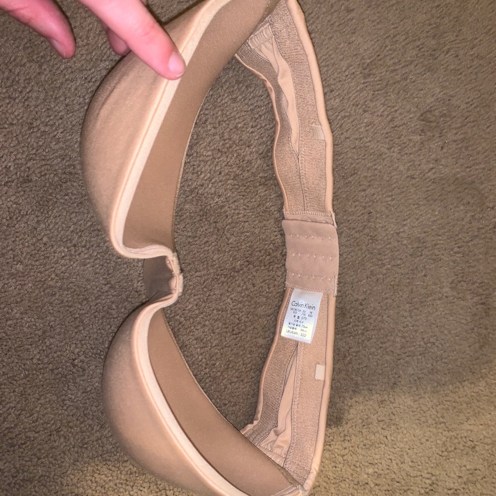 Calvin Klein 32D strapless bra